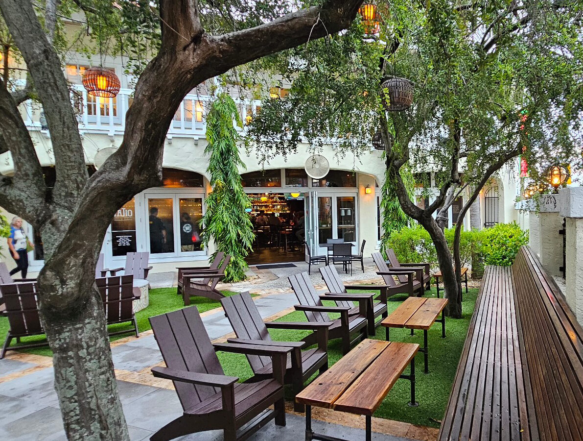 Patio Bar & Pizza - Dog-Friendly Dining - Fort Lauderdale